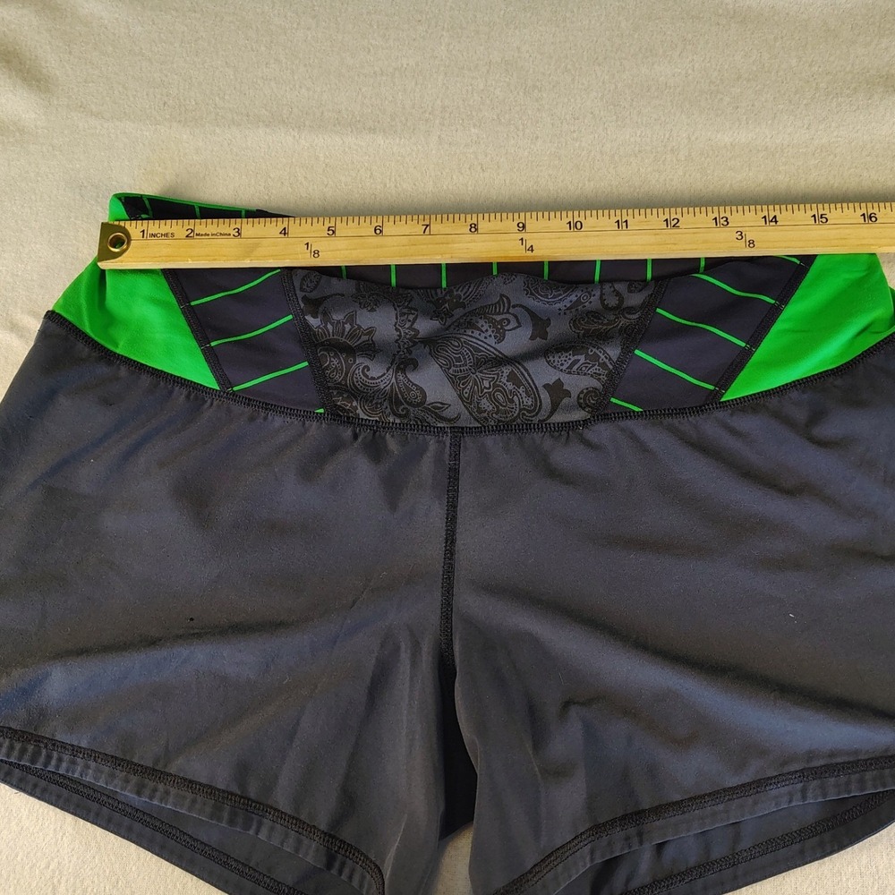 Lululemon Run Speed Shorts Womens 8 Black Green Great Paisley Low Rise Pocket
